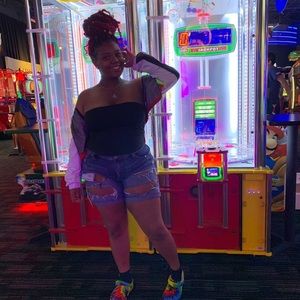 Meet your Posher, Nia